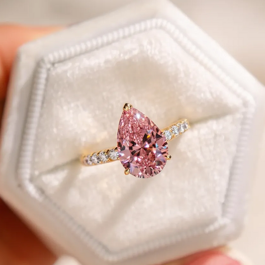 Celina‘s Tear | A 3CT Pear-Cut Pink Gemstone Ring