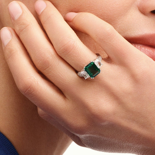Chic Silver Baguette Emerald Solitaire Statement Ring