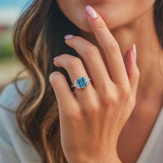 The Blue Quarter | Valencia‘s Asscher Cut Ring
