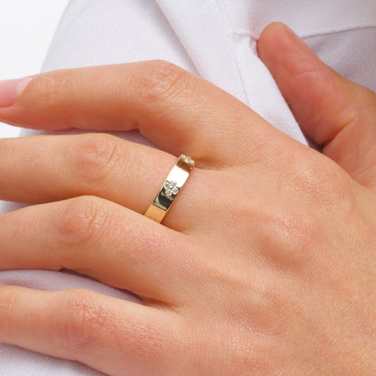 Clover Finder | Minimalist Stackable Diamond Gold Band Ring