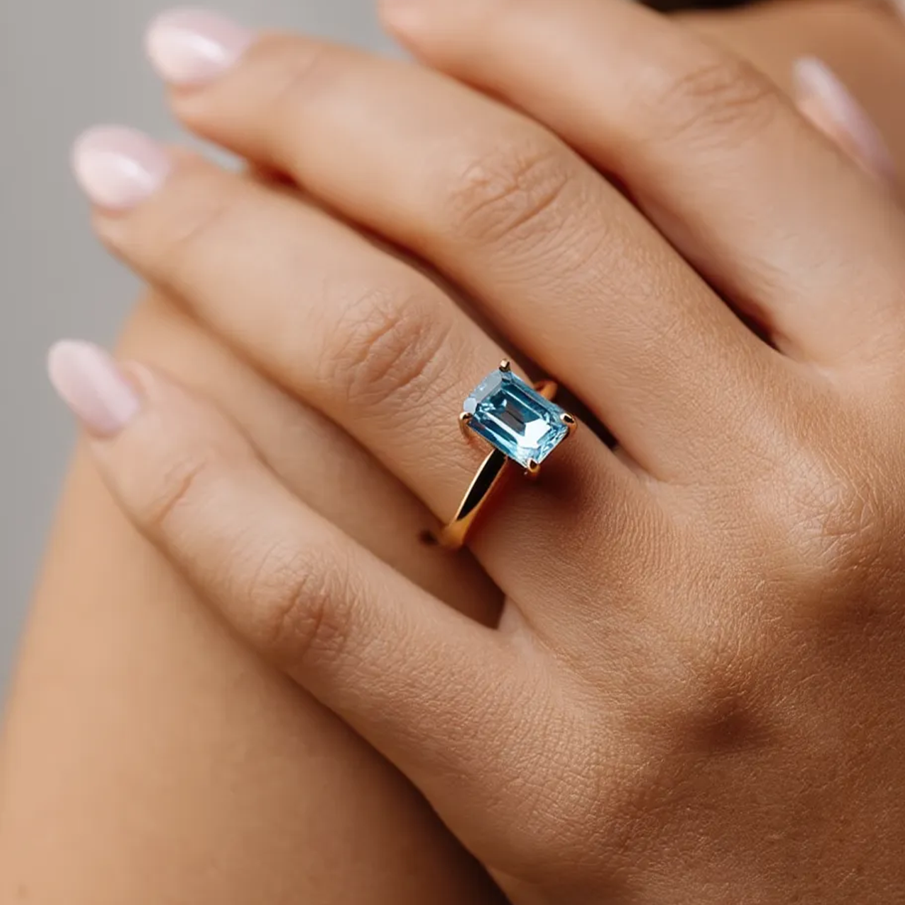 Celia‘s Lodestar | 3CT Emerald Cut Midnight Blue Ring