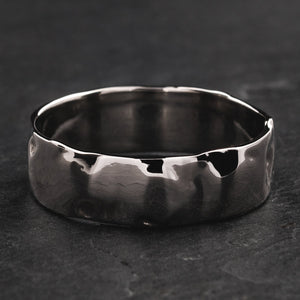 The Wide Flow Band – Man’s Ring in Liquid Gold Finish