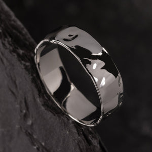 The Wide Flow Band – Man’s Ring in Liquid Gold Finish