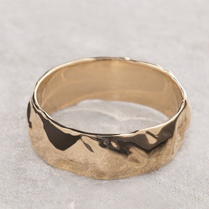 The Wide Flow Band – Man’s Ring in Liquid Gold Finish
