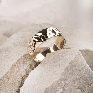 The Eternal Cast | Wide Band with Liquid Metal Texture