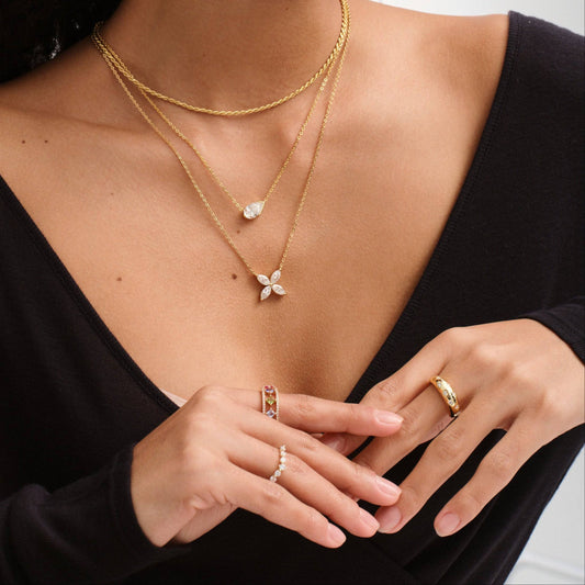 V-Shaped Crown Gold Stacking Ring - Stellaradorn