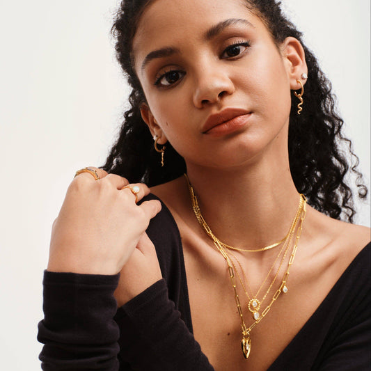 Classic Golden Round Pendant Necklace - Stellaradorn