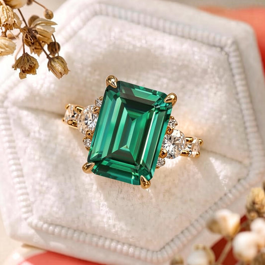 The Bella Emerald | 3CT Green Gemstone Solitaire Ring