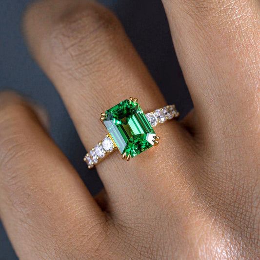 Camellia‘s Green Hall | A 3CT Emerald-Cut Solitaire Ring
