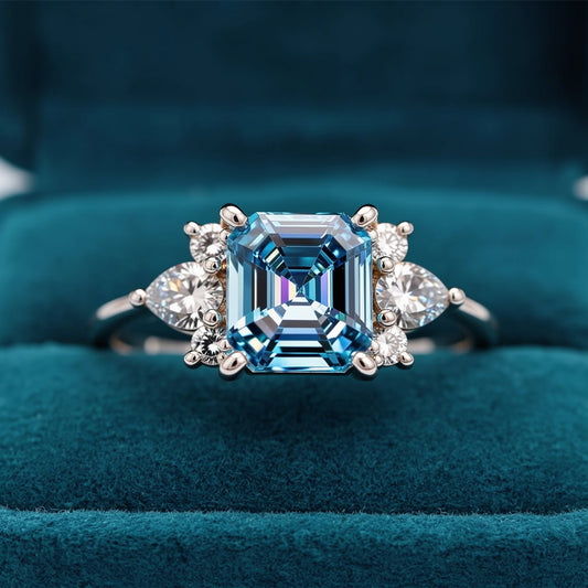 The Blue Quarter | Valencia‘s Asscher Cut Ring
