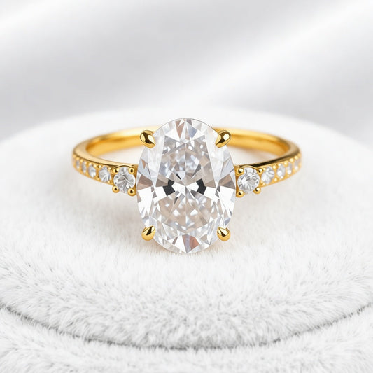 Luna‘s Embrace | 2CT Oval Moissanite Solitaire Ring