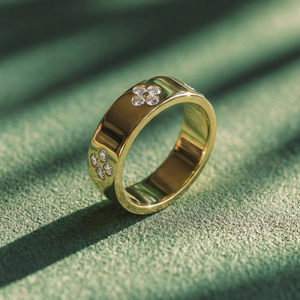 Clover Finder | Minimalist Stackable  Diamond Gold Band Ring