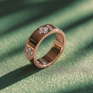 Clover Finder | Minimalist Stackable  Diamond Gold Band Ring