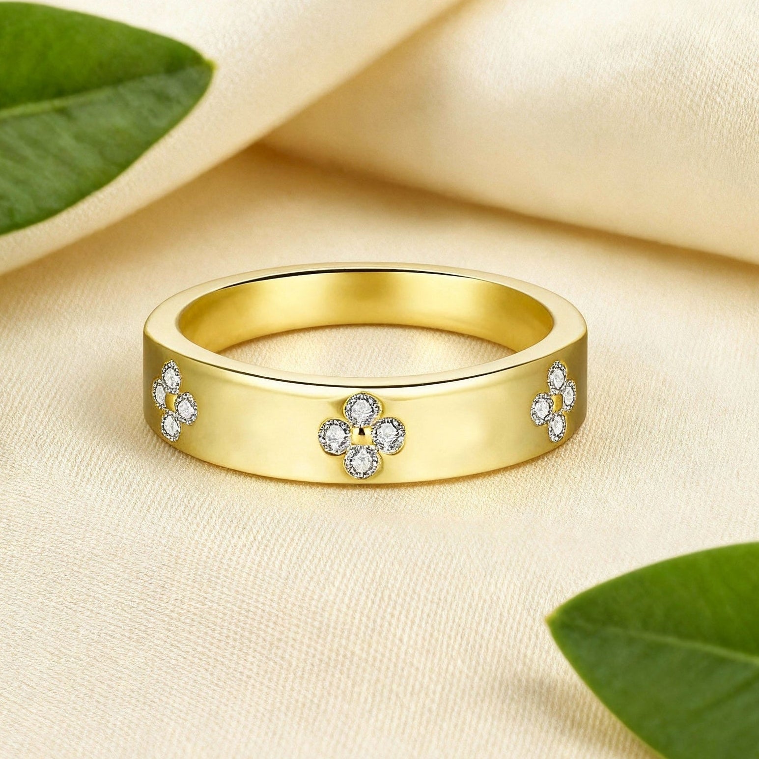 Clover Finder | Minimalist Stackable  Diamond Gold Band Ring