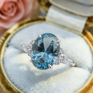 Luna‘s Deep | 2CT Oval Blue Solitaire Ring