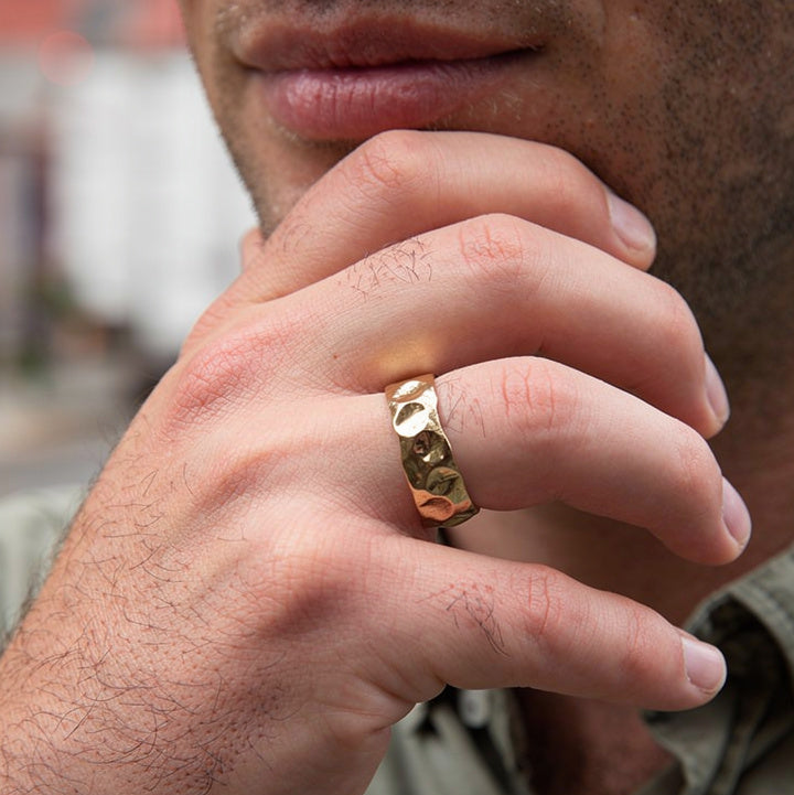 The Eternal Cast | Wide Band with Liquid Metal Texture