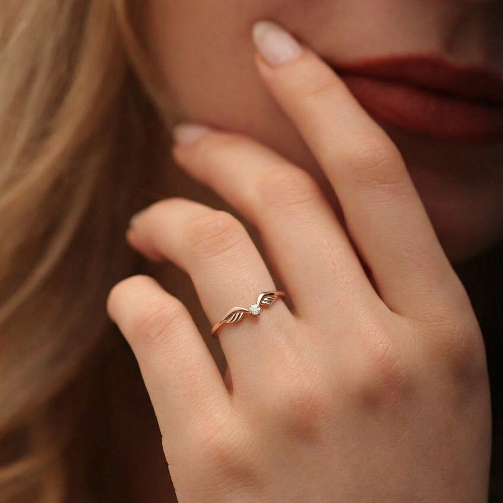 Angel‘s Whisper | V-Wing Solitaire Diamond Wedding Band