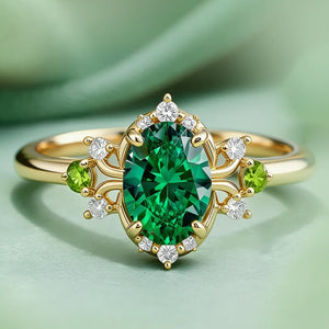 Elysia‘s Veil | Oval Vintage Green Solitaire Ring