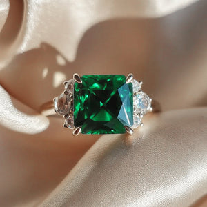 Ulissa‘s Prism | A Princess Cut Ring of Jade Light