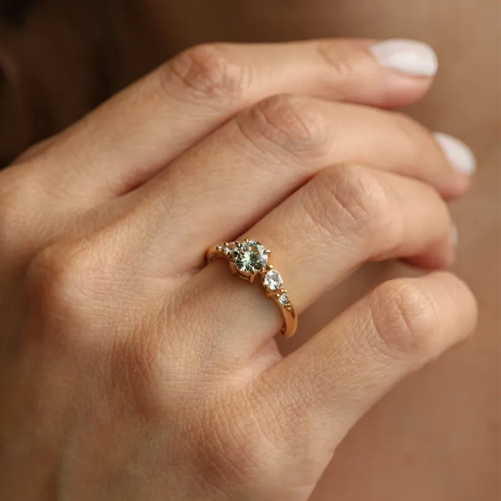 Eveline‘s Ocean | The 1CT Round Blue Gemstone Ring