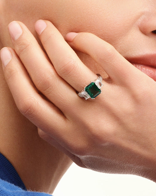Chic Silver Baguette Emerald Solitaire Statement Ring
