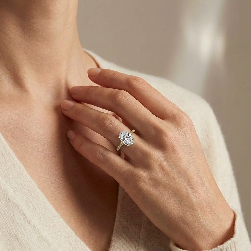 Luna‘s Silhouette | 2CT Oval Cut Moissanite Ring