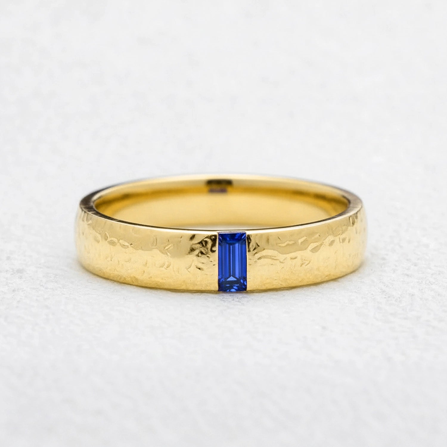 The Azure Signet | Men‘s Baguette Sapphire Band