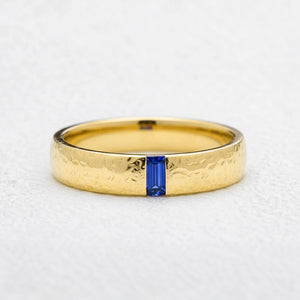 The Azure Signet | Men‘s Baguette Sapphire Band