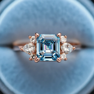 The Blue Quarter | Valencia‘s Asscher Cut Ring