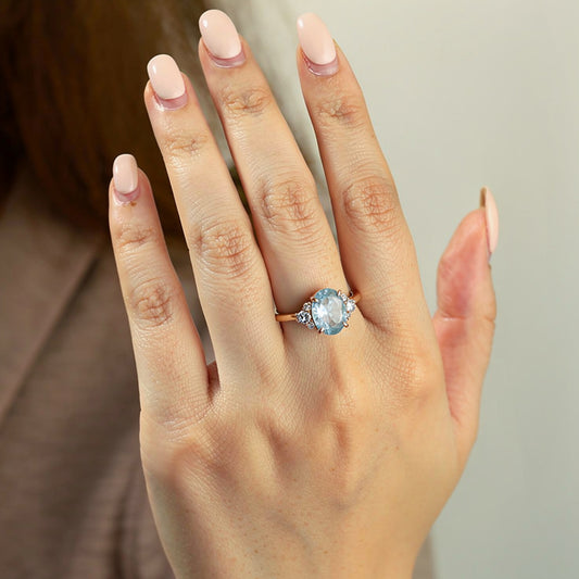 Luna‘s Deep | 2CT Oval Blue Solitaire Ring