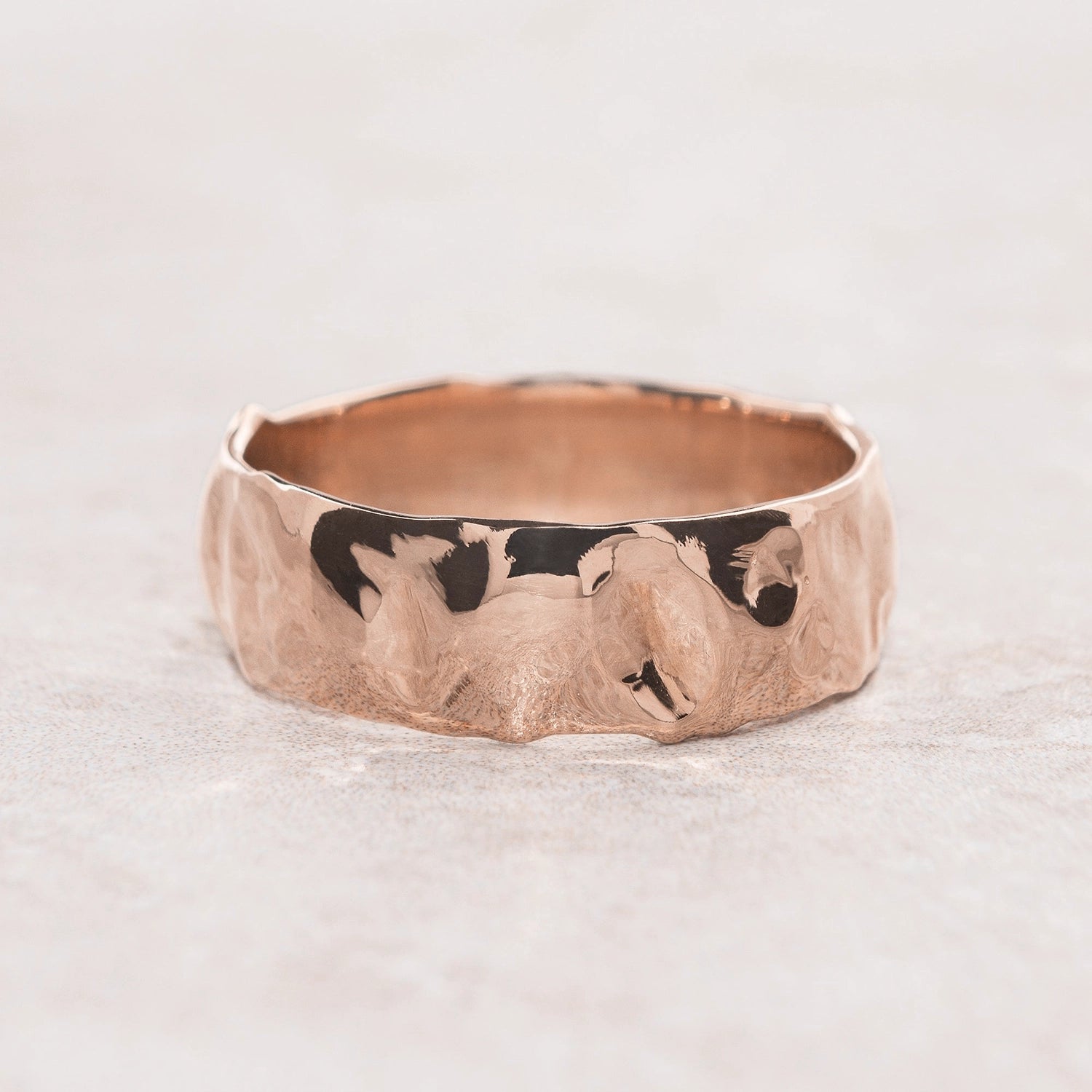 The Eternal Cast | Wide Band with Liquid Metal Texture