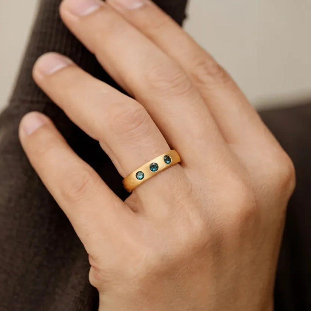 Shadow Peak | Round Lab-Grown Teal Sapphire Wedding Band