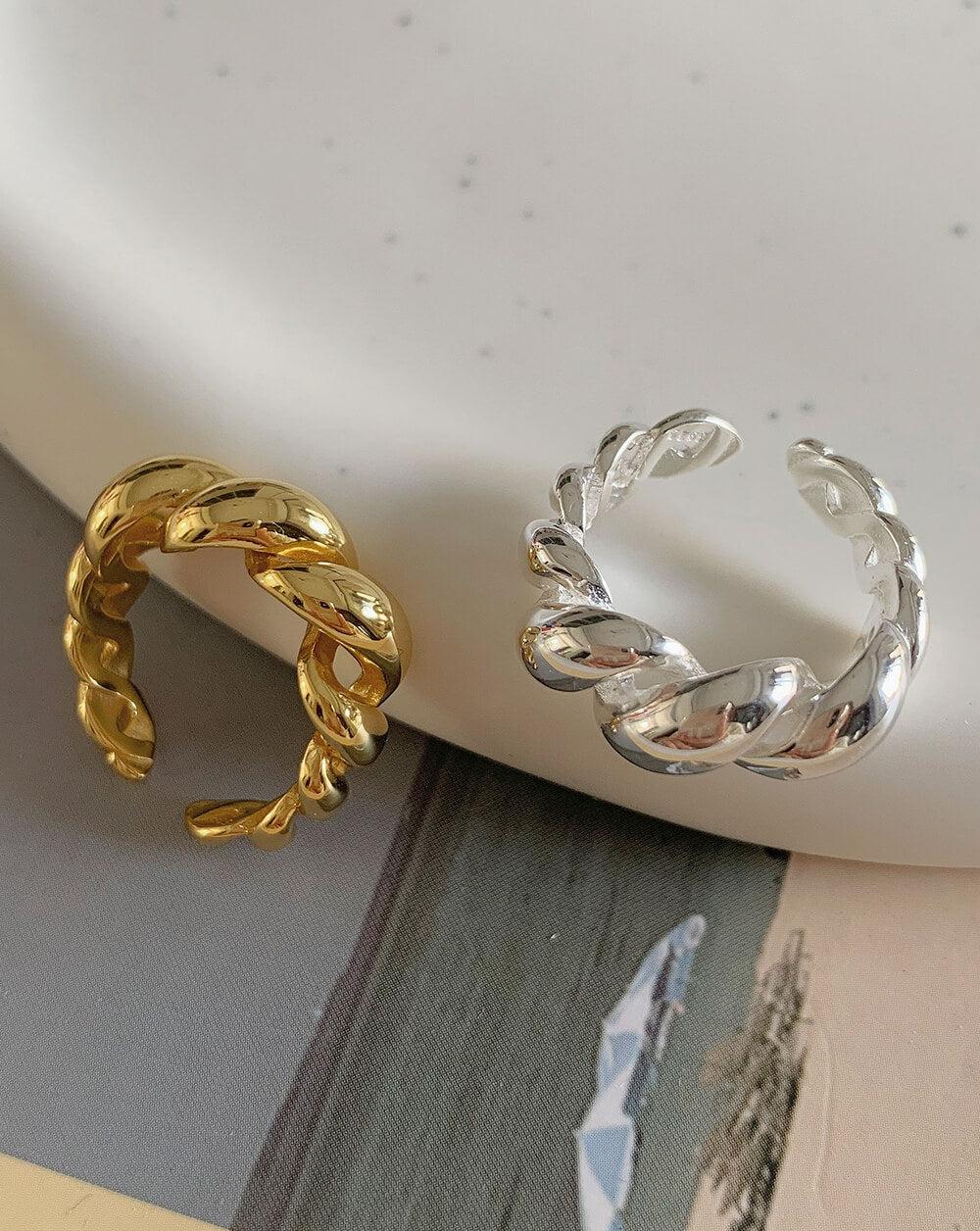 Gold Minimal Twist Dome Ring