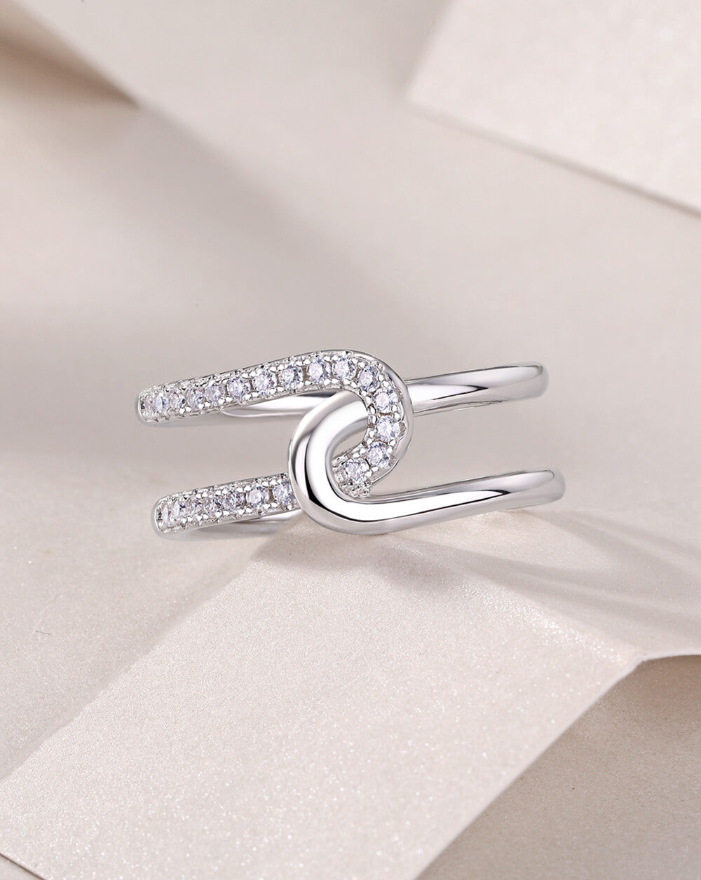 Vertice Lock Argent Silver Moissanite Ring