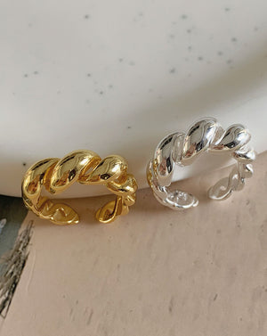 Gold Minimal Twist Dome Ring