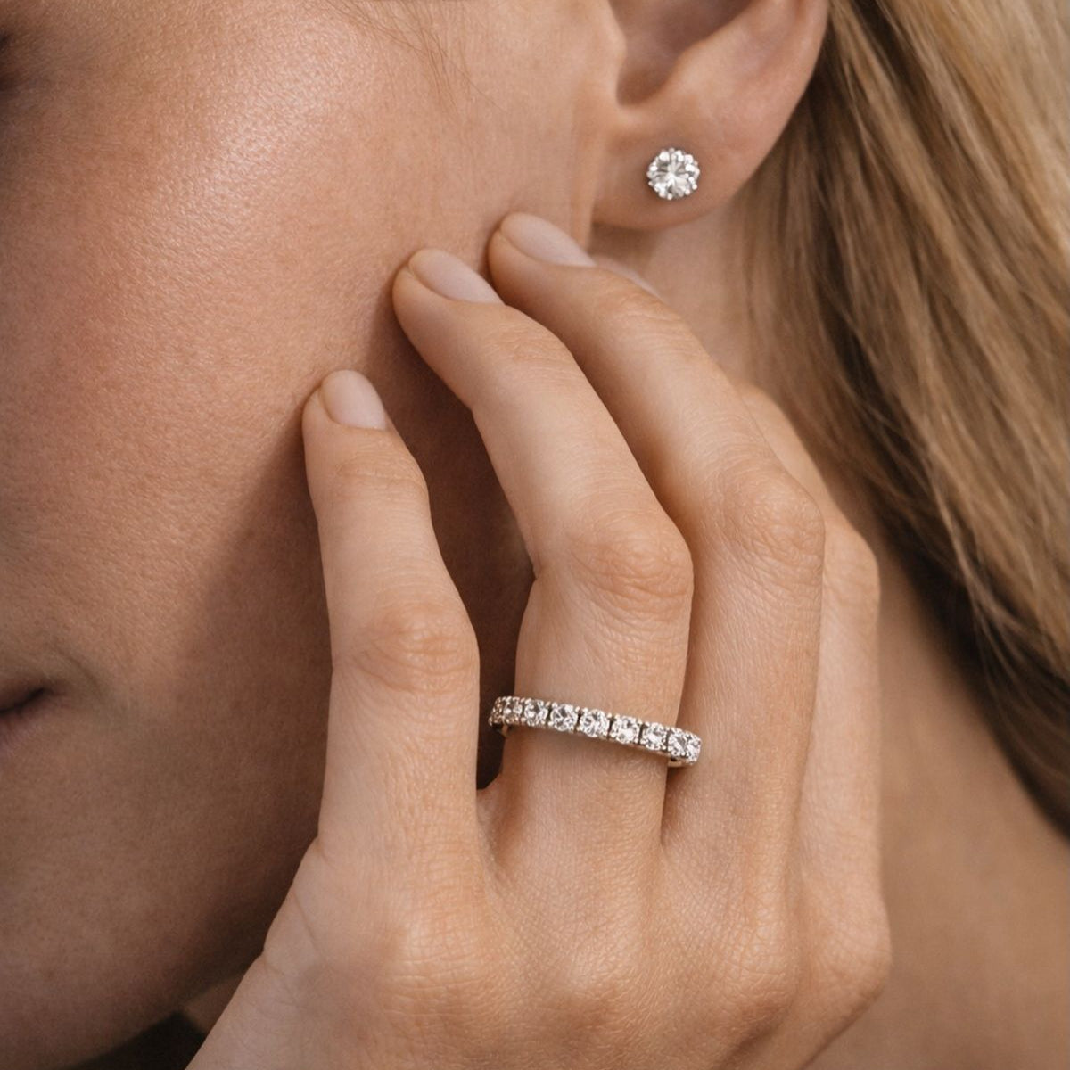 The Encircled Light | Round Cut Full Eternity Ring