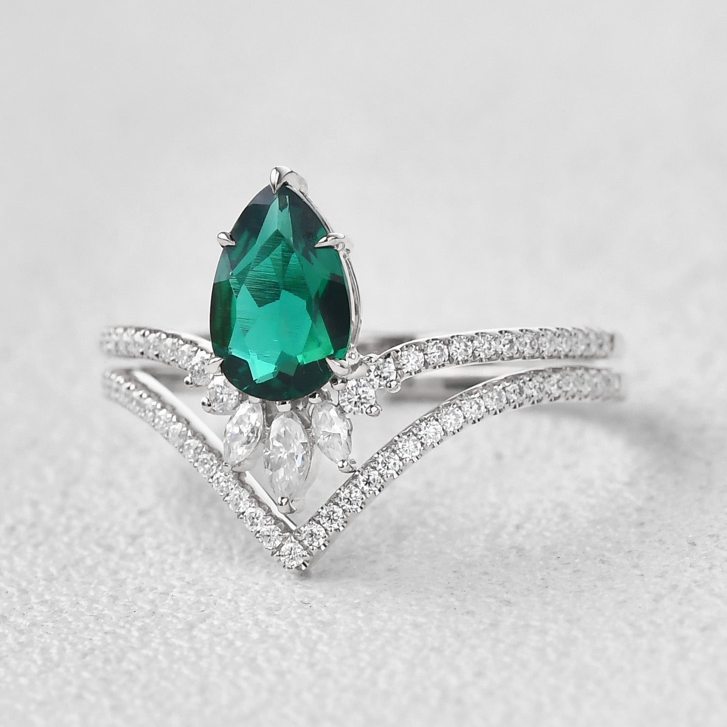Mila 1.7CT Pear Emerald Classic Vintage Ring Set 2pcs