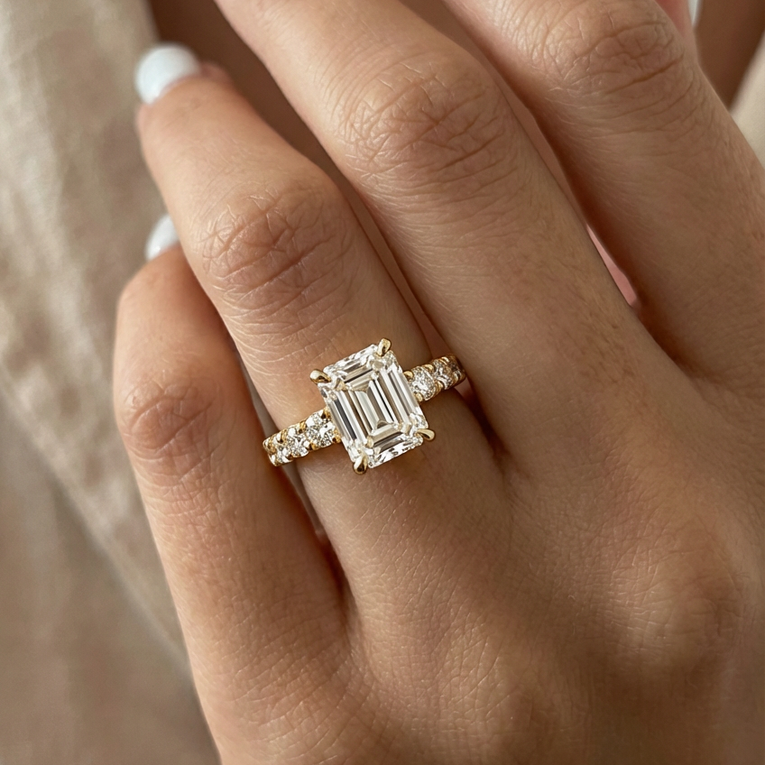 Thalia‘s Oath | 2CT Emerald Cut Moissanite Ring
