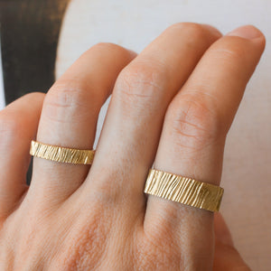 The Organic Grain Wide | Hand-Carved Wood Texture Wedding Band