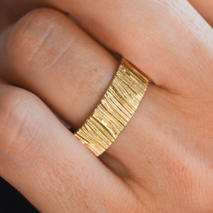 The Organic Grain Wide | Hand-Carved Wood Texture Wedding Band