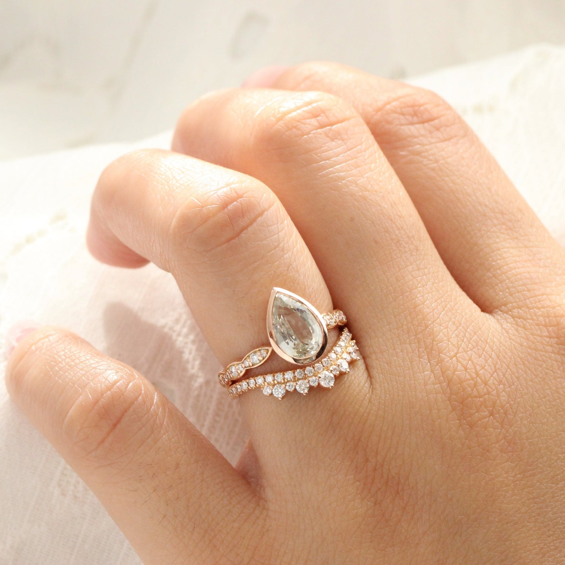 2.96 Ct Pastel Sea-foam Green Sapphire Ring in 14k Rose Gold Bezel Scalloped Diamond, Size 6.25