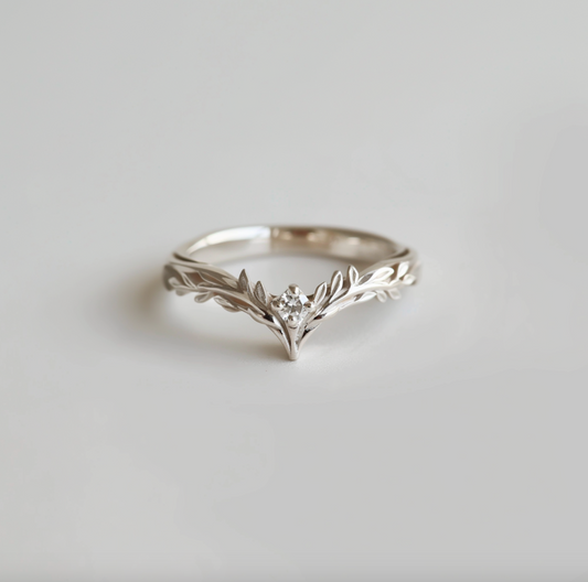 Angel’s Garden | Moissanite Leaf Motif Wedding Band
