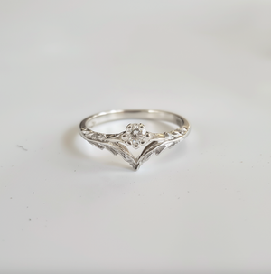 Angel’s Wing | V-Shaped Leaf Moissanite Solitaire Wedding Band