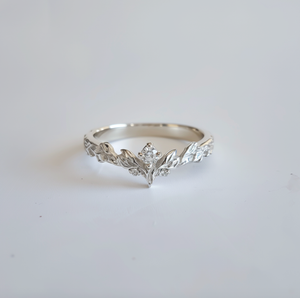Angel’s Garden | Diamond Leaf Motif Wedding Band
