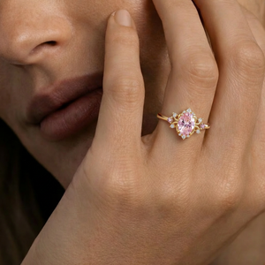 Elysia‘s Veil | Oval Vintage Pink Solitaire Ring