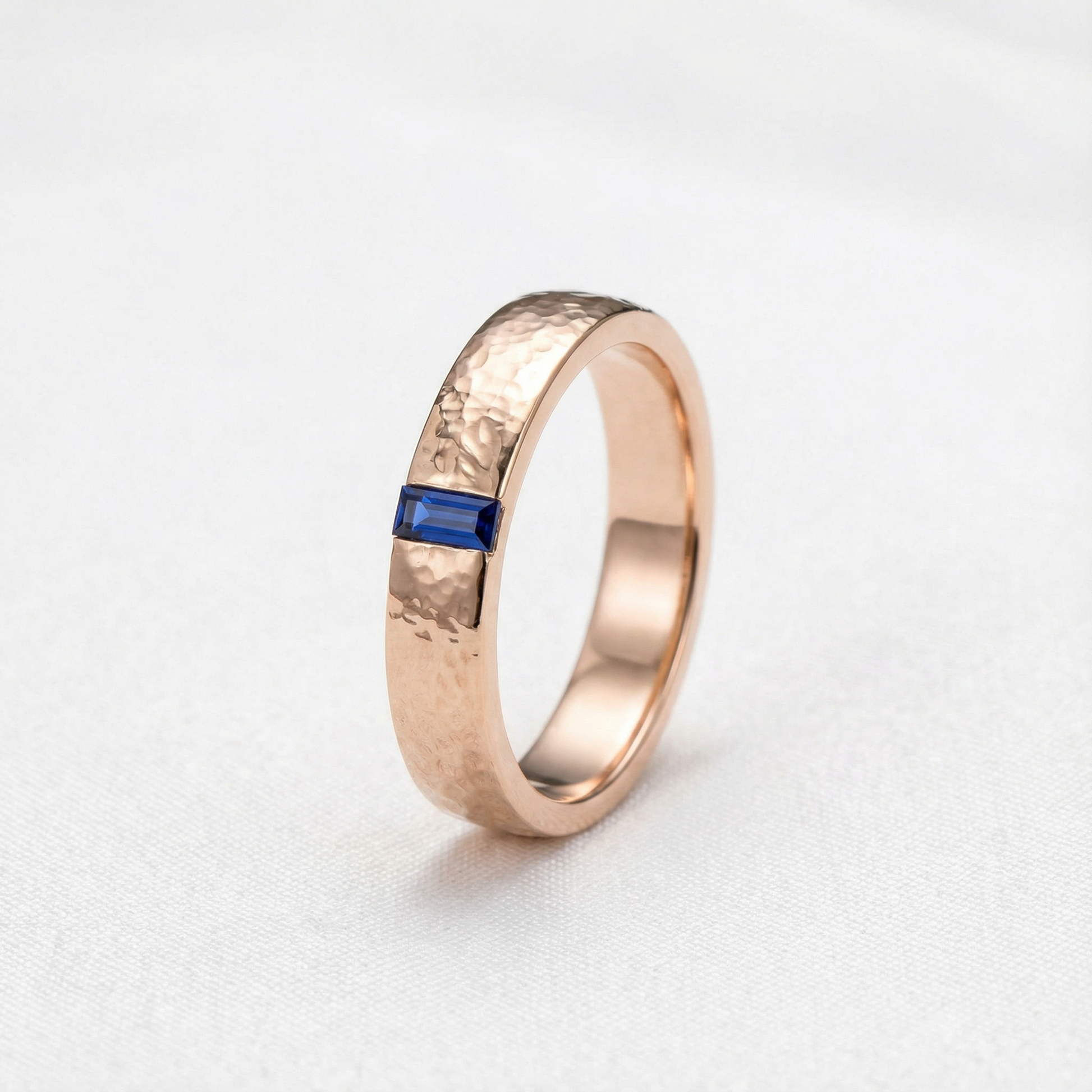 The Azure Signet | Men‘s Baguette Sapphire Band