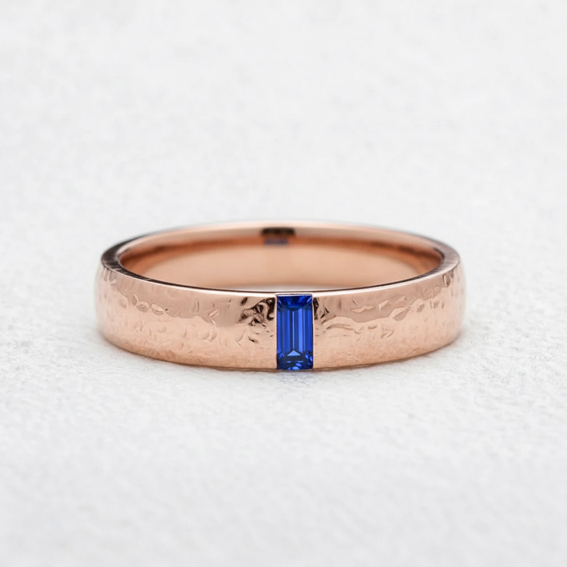 The Azure Signet | Men‘s Baguette Sapphire Band