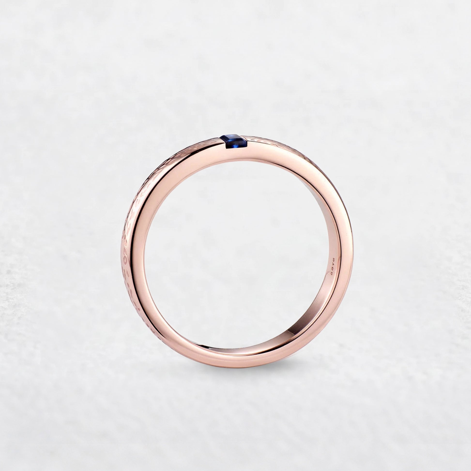 The Azure Signet | Men‘s Baguette Sapphire Band