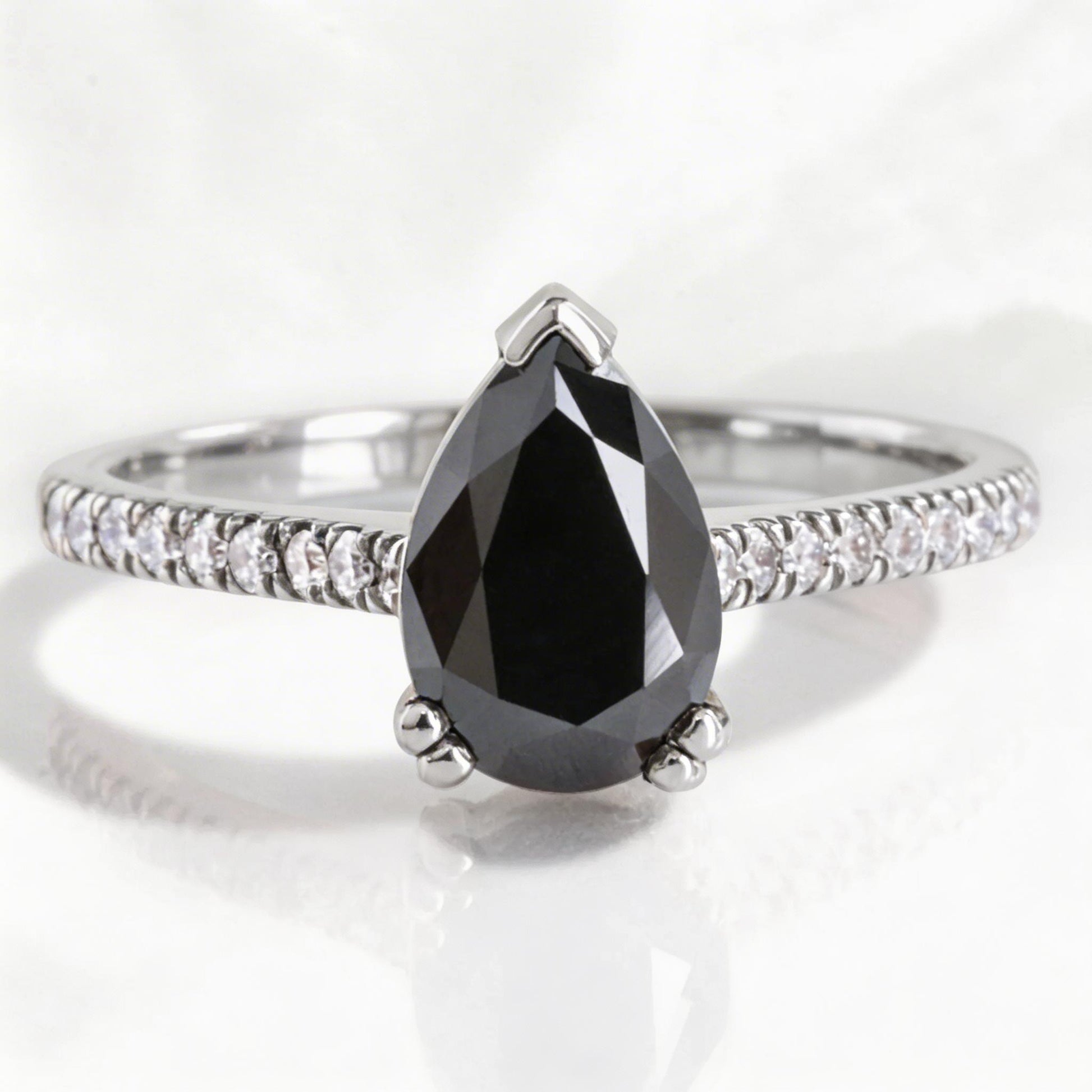 Aria‘s Keystone | Pear Cut Black Diamond & Pavé Ring