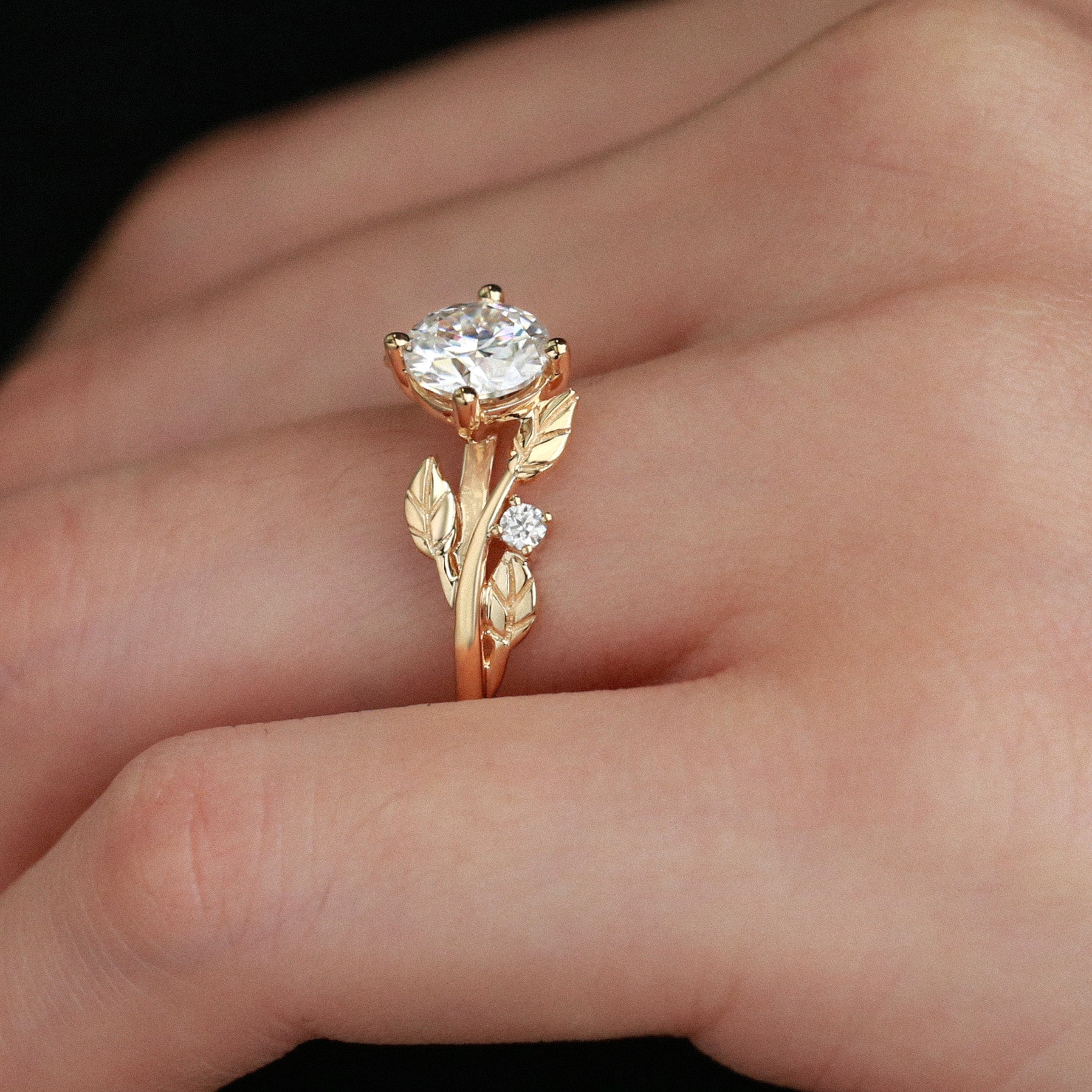 Round Shaped Leaf Moss Agate Engagement Ring - Gardenia